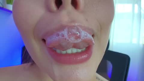 Lisbet online show from February 13, 7:10 pm