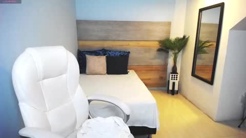 Liseth Fox online show from February 25, 11:15 pm