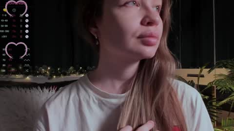 Snapshot of lissa_rose chatting on December 7, 4:31 pm lissa_rose online show from December 7, 4:31 pm