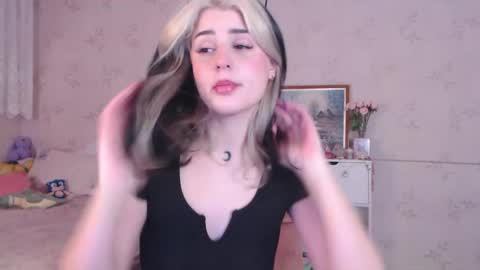 Alice Dont forget to thumbs up its very important  online show from March 12, 2:54 pm