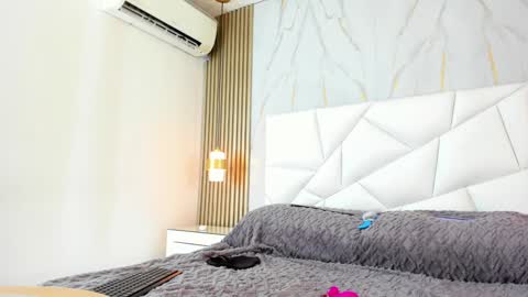 Lisseth Long  online show from February 8, 8:42 am