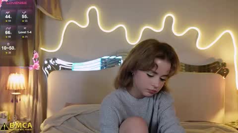 Snapshot of litt1e_emilyy chatting on October 23, 8:53 pm litt1e_emilyy online show from October 23, 8:53 pm