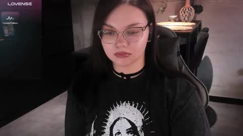 Snapshot of little_bambii_ chatting on March 3, 11:00 am Eva online show from March 3, 11:00 am