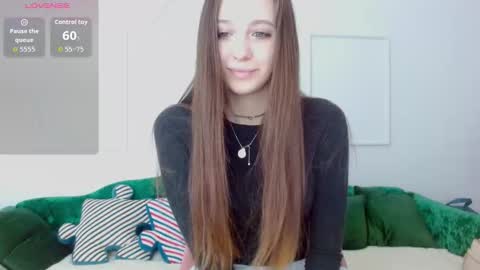 Snapshot of little_cherry___ chatting on October 10, 7:03 am Lana online show from October 10, 7:03 am