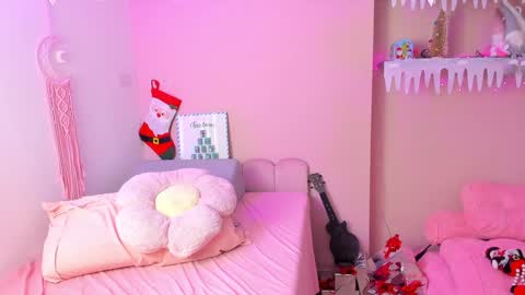 Snapshot of little_effy18_ chatting on December 22, 5:22 am Little Effy online show from December 22, 5:22 am
