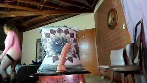 Izzi online show from February 19, 8:41 pm