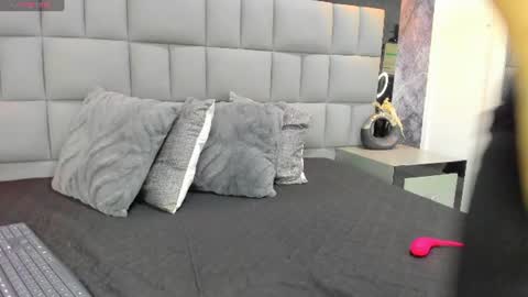 little_melanie online show from July 1, 6:16 pm