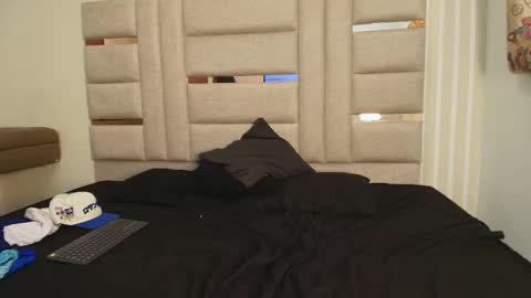 Mia online show from November 22, 3:43 pm