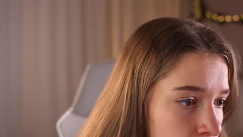 Kiki online show from October 7, 3:30 pm