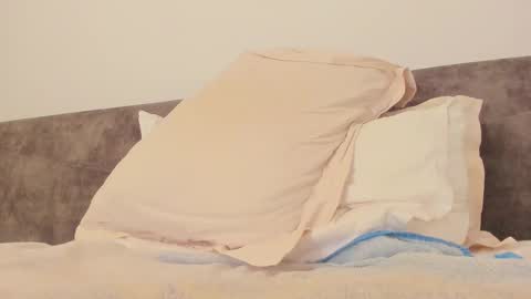 hey im anna online show from February 15, 7:49 am