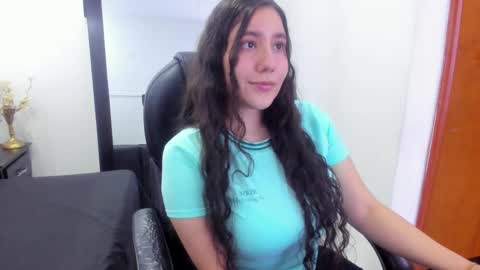 Laire  online show from December 13, 9:32 pm