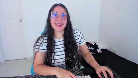 Laire  online show from November 22, 8:07 pm