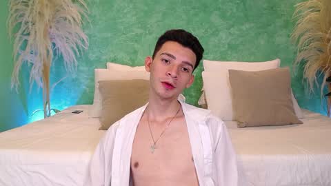 Snapshot of little_twiink chatting on February 1, 7:34 pm Juan Ferrer online show from February 1, 7:34 pm