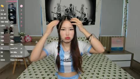 Yena and Gabby online show from April 2, 8:10 am