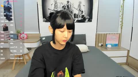 Yena and Gabby online show from April 17, 6:43 pm