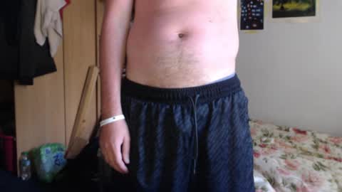 littlealien7 online show from December 31, 5:44 am