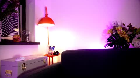 Emily Hill online show from November 21, 9:35 pm