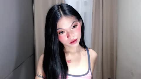 littlelace_ online show from March 3, 9:33 pm