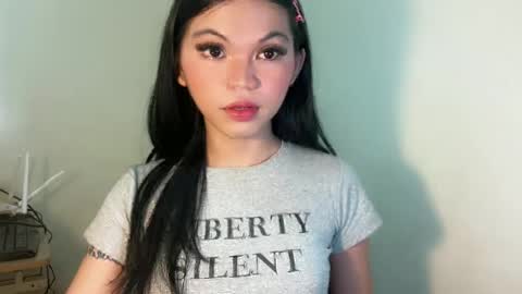 littlelace_ online show from August 8, 3:27 am
