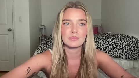 Marciabrady online show from September 17, 8:23 pm