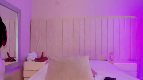 im olivia IG littleolivia01 online show from December 3, 12:50 pm