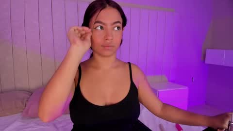 im olivia IG littleolivia01 online show from September 11, 2:07 pm