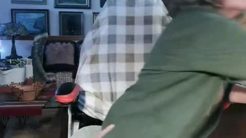 Miss D   Shows Mon Wed  Fri online show from November 30, 2:13 pm