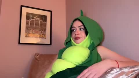 Little Sugar Pea  online show from January 9, 2:43 am