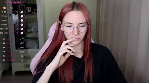 Snapshot of littlevildevil chatting on October 26, 10:38 am Eliana online show from October 26, 10:38 am