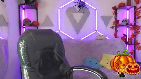 littlevixen18 online show from October 30, 6:52 pm