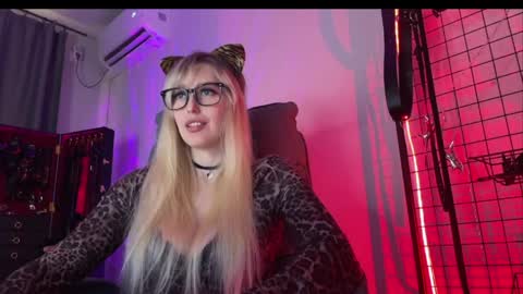 Liya Ray online show from May 5, 4:13 pm