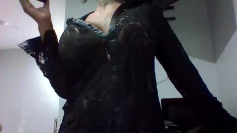 Snapshot of lizbronx17 chatting on October 24, 9:43 am aasheystar online show from October 24, 9:43 am