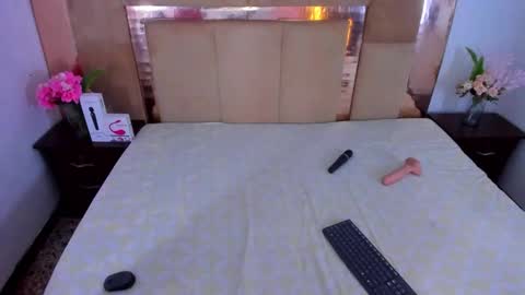 Liz  online show from October 22, 7:37 pm