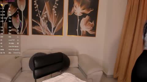 Lizzi  online show from November 1, 9:36 pm