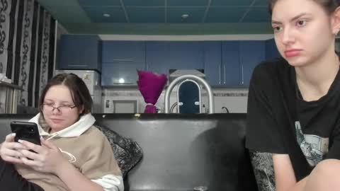 lizzi_muur online show from March 2, 4:21 pm