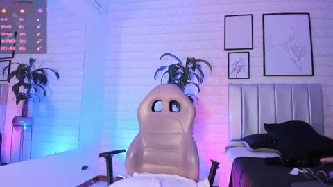  Lizzie  online show from February 3, 12:09 pm