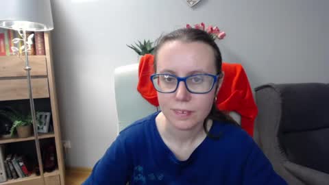 Lizzy online show from April 7, 4:36 am