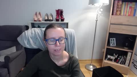 Lizzy online show from October 21, 4:50 am