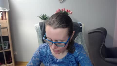 Lizzy online show from April 15, 5:22 am