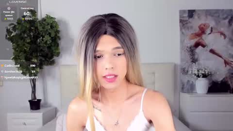 lizzydelrey online show from June 11, 12:32 am