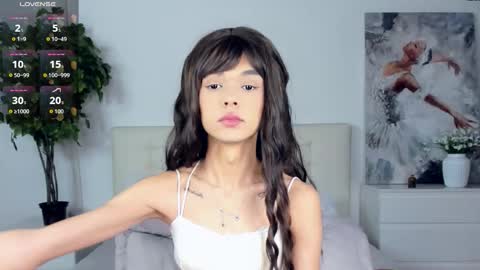 lizzydelrey online show from March 3, 1:40 pm