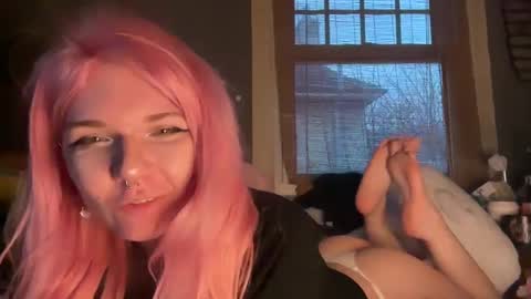 Snapshot of lizzyylovesick chatting on February 19, 5:06 pm lizzybunny online show from February 19, 5:06 pm