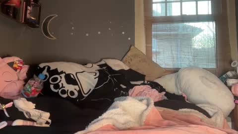 Snapshot of lizzyylovesick chatting on February 17, 5:12 pm lizzybunny online show from February 17, 5:12 pm