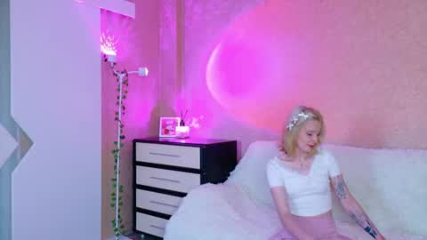llovelymia online show from August 9, 3:23 am