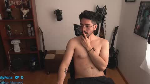 Snapshot of lobito_blanco97 chatting on October 24, 4:08 pm Lobito blanco Thefckingwolf main account online show from October 24, 4:08 pm