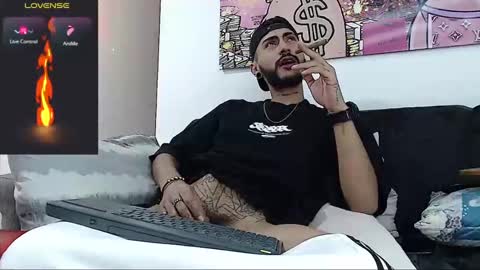 lobocruzlatino online show from September 17, 5:55 am