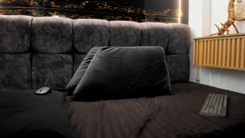 logan_griffin online show from March 10, 4:50 am