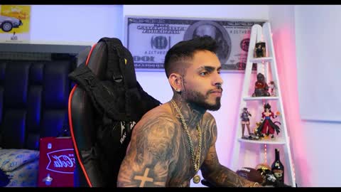 logan_hugh8 online show from January 28, 11:38 am