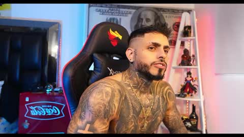 logan_hugh8 online show from February 20, 12:15 pm