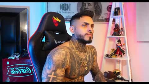 logan_hugh8 online show from February 24, 7:00 am